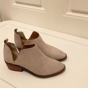 Lucky Brand Light Taupe Grey Western Ankle Boots/Booties